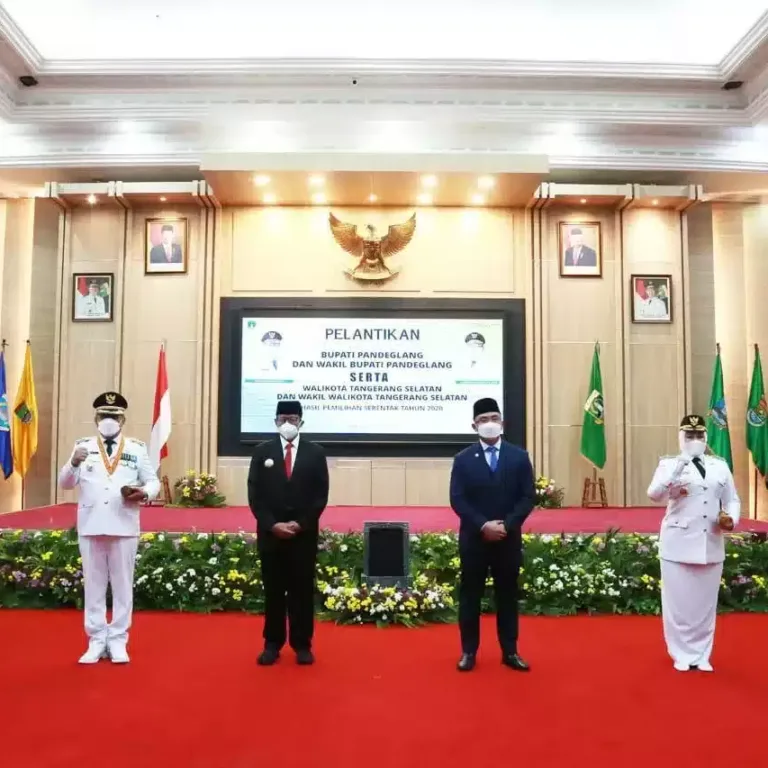 Lantik Bupati dan Wakil, Gubernur Tekankan Penanganan Covid-19