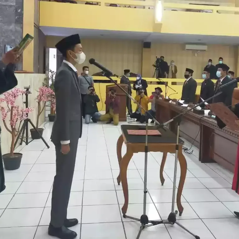 Ketua DPRD Termuda Resmi Dilantik, Ini Tanggapanya