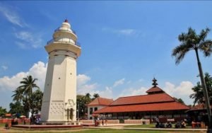 Sembilan Wisata Religi Kerap Dikunjungi Peziarah di Banten 2 Sembilan Wisata Religi Kerap Dikunjungi Peziarah di Banten I PojokPublik