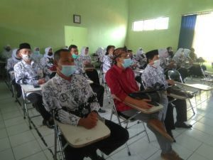 Peringati Hardiknas, Dikbud Pandeglang Nobar Film Dokumenter 2 Peringati Hardiknas, Dikbud Pandeglang Nobar Film Dokumenter I PojokPublik