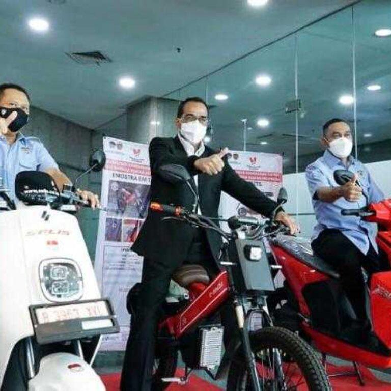 Menteri Perhubungan Bersama Bamsoet Bahas Penguatan SIM Internasional