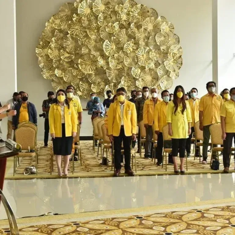 Airlangga Kukuhkan Pengurus Lembaga Komunikasi dan Informasi DPP Golkar