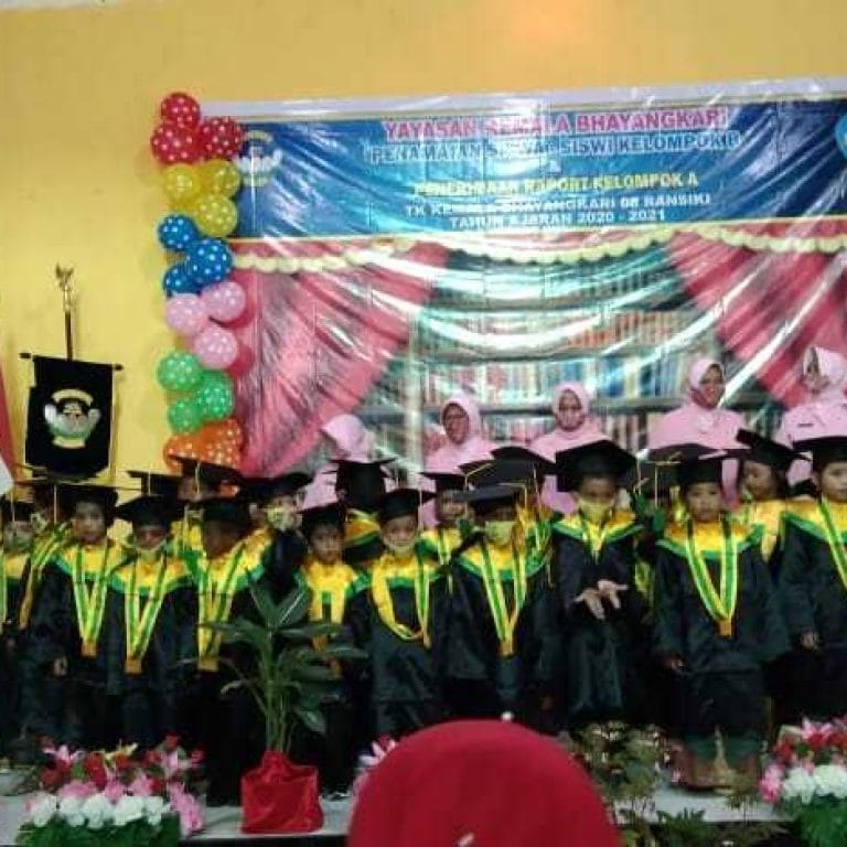 TK Kemala Bhayangkari 08 Ransiki Luluskan 53 Siswa 15 TK Kemala Bhayangkari 08 Ransiki Luluskan 53 Siswa