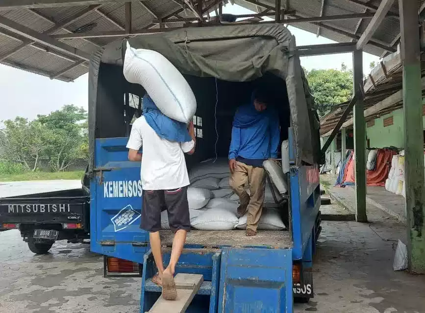 Bulog Lebak Pandeglang Hadir Untuk Warga Terdampak Covid-19 I PojokPublik