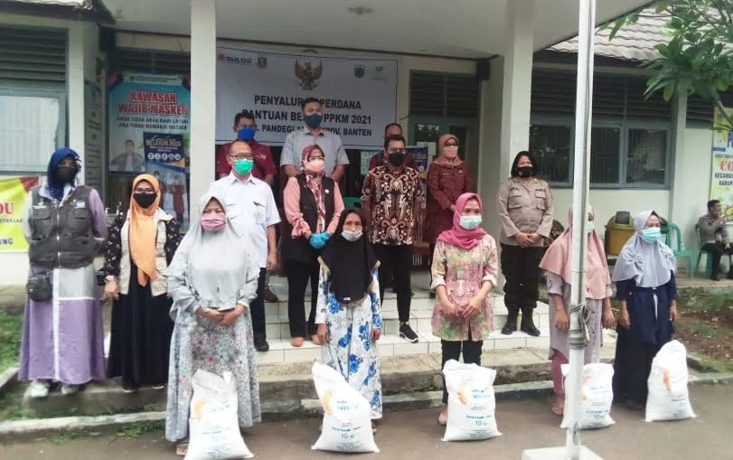 Bulog Launching Beras PPKM di Pandeglang I PojokPublik