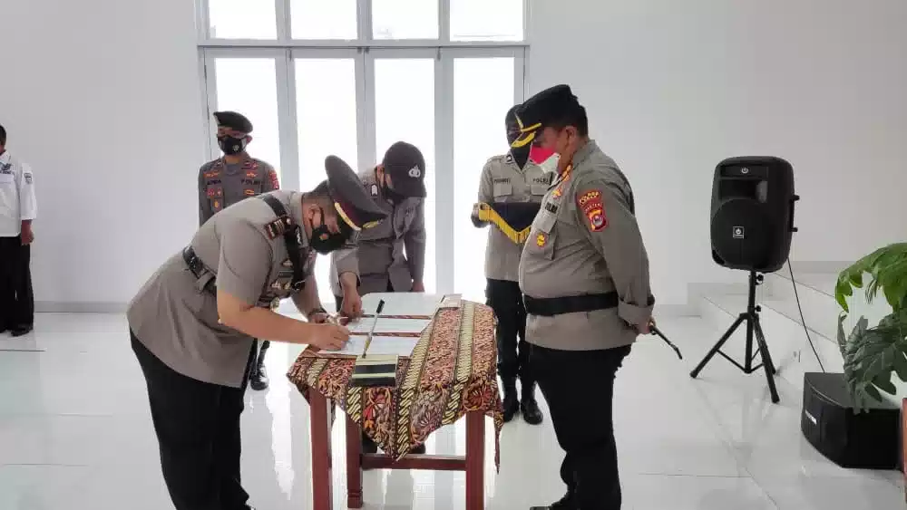 Kapolres Lebak Polda Banten Pimpin Sertijab Kasat Lantas dan Kapolsek Rangkasbitung I PojokPublik