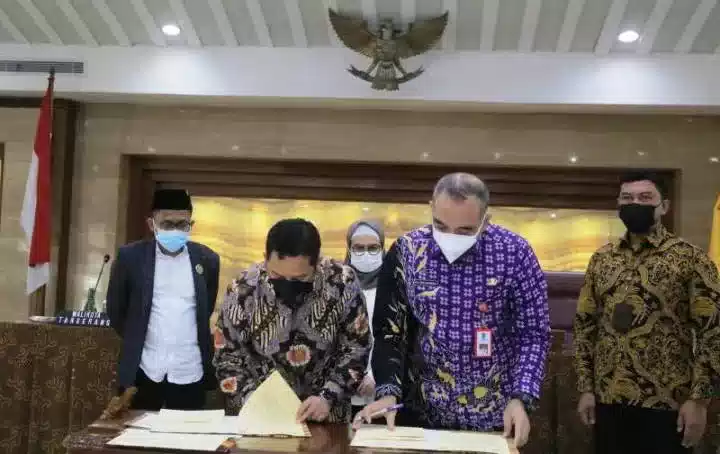 Perumdam TKR Serahkan Jaringan Perpipaan ke Perumda Tirta Banteng I PojokPublik