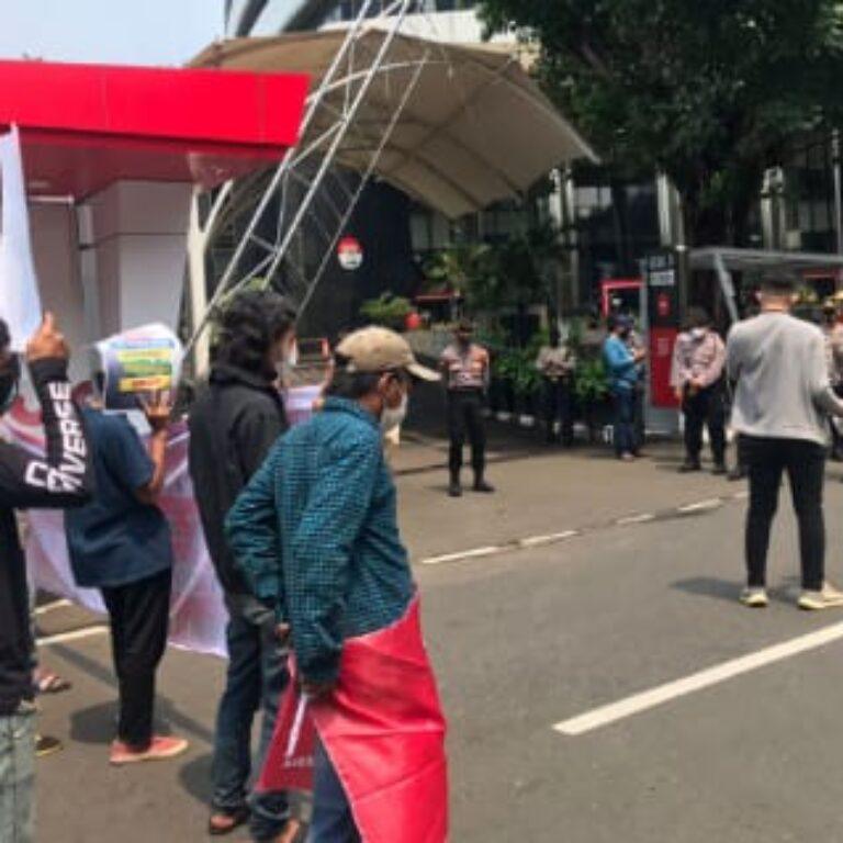 Mahasiswa Geruduk KPK, Minta KPK Panggil Direktur Perusda Teluk Bintuni