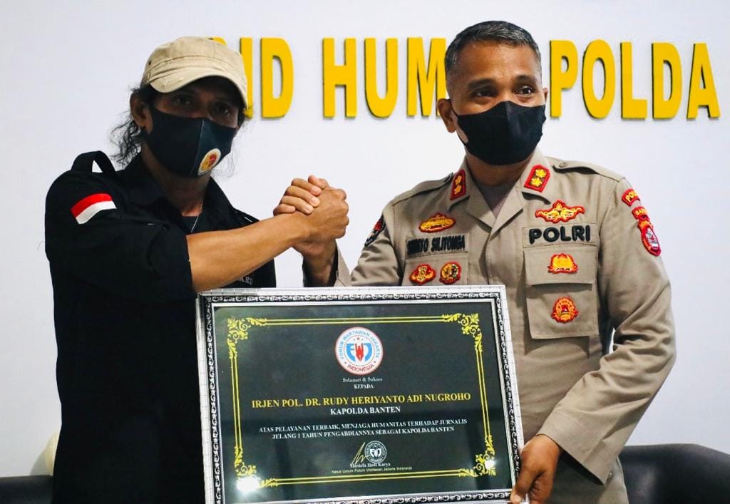 Forum Wartawan Jakarta Berikan Hadiah ke Kapolda Banten, Berikut Selengkapnya I PojokPublik