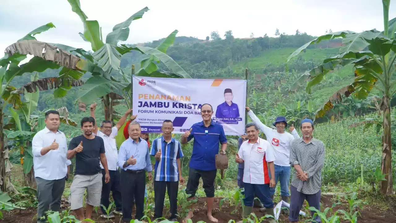 Mantap ...!!! Zaki Kembali Tanam Pohon Jambu Kristal Disukabumi I PojokPublik