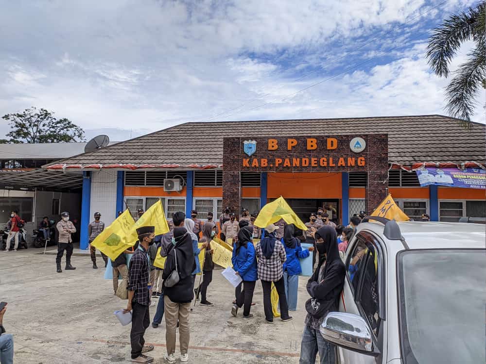 PMII Gruduk Kantor BPBD Pandeglang I PojokPublik