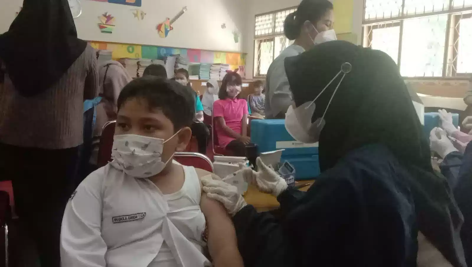 Bivi Edward Apresiasi Vaksinasi Tahap Dua di SDN Sukadamai 3 Bogor I PojokPublik