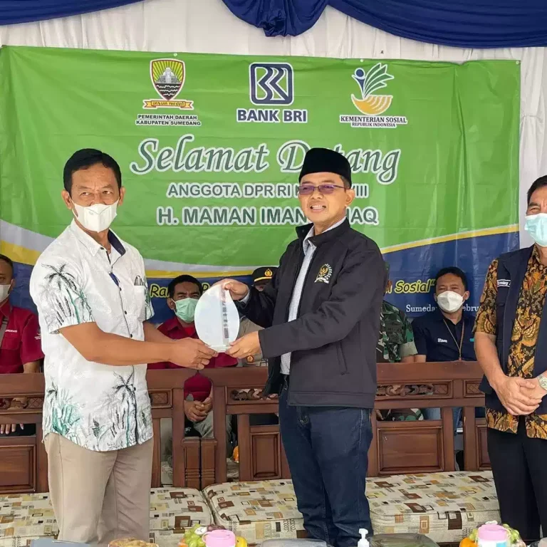 Maman Imanulhaq Peduli Warga Sumedang 12 Maman Imanulhaq Peduli Warga Sumedang