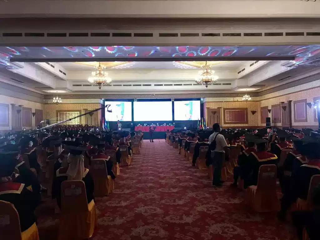 NGERI...!498 di Universitas Muhammadiyah Jambi Ikuti Wisuda I PojokPublik