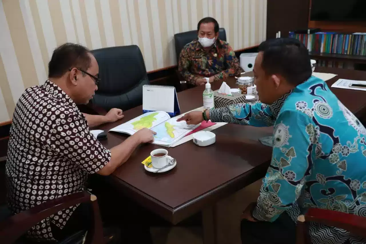 Wakil Menteri Bahas Jalan dan Jembatan di Seluma I PojokPublik