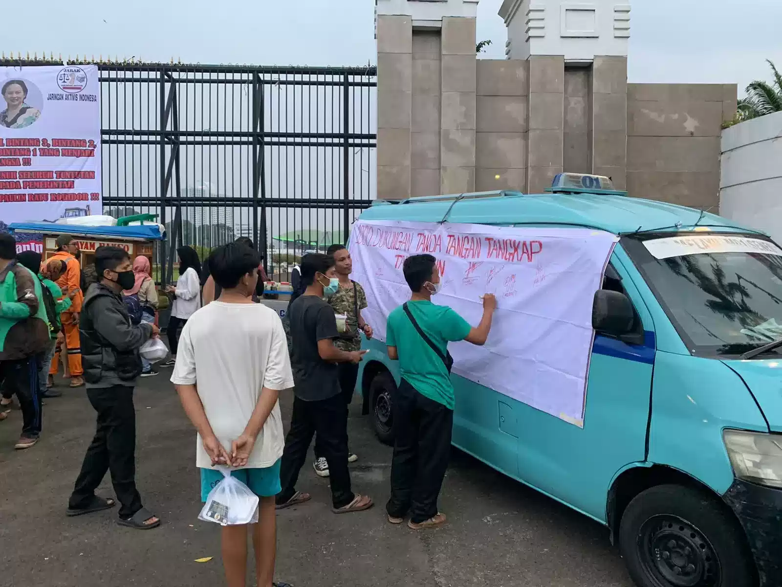 Jaringan Aktivis Indonesia dan Mahasiswa Kembali Tuntut Ratu Koridor Ditangkap I PojokPublik