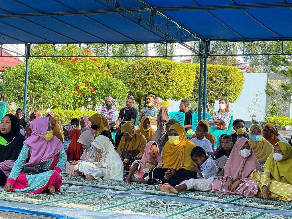 Berbagi di bulan suci, golkar raja ampat beri santunan ke 1.000 KK di waisai I PojokPublik