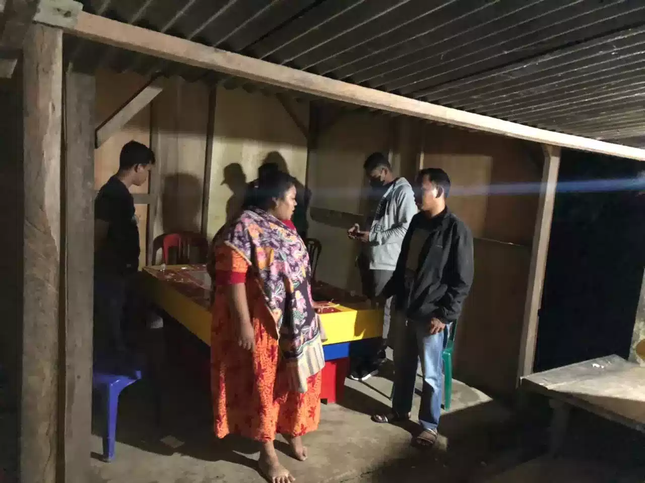Meja Gelper Disita Polisi Di Rohul Dari Warung Ke Dua Perempuan Ini I PojokPublik