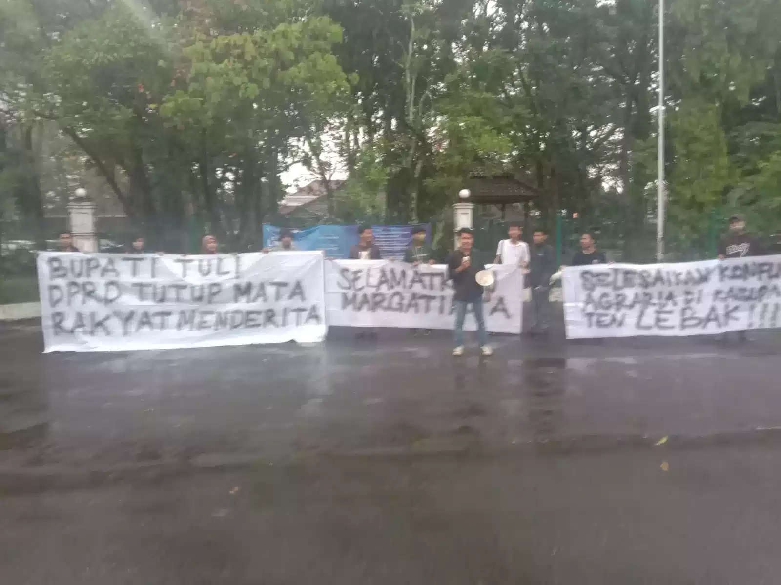 Mosi Tak Percaya Warga Lebak ke Bupati, Ada Apa I PojokPublik