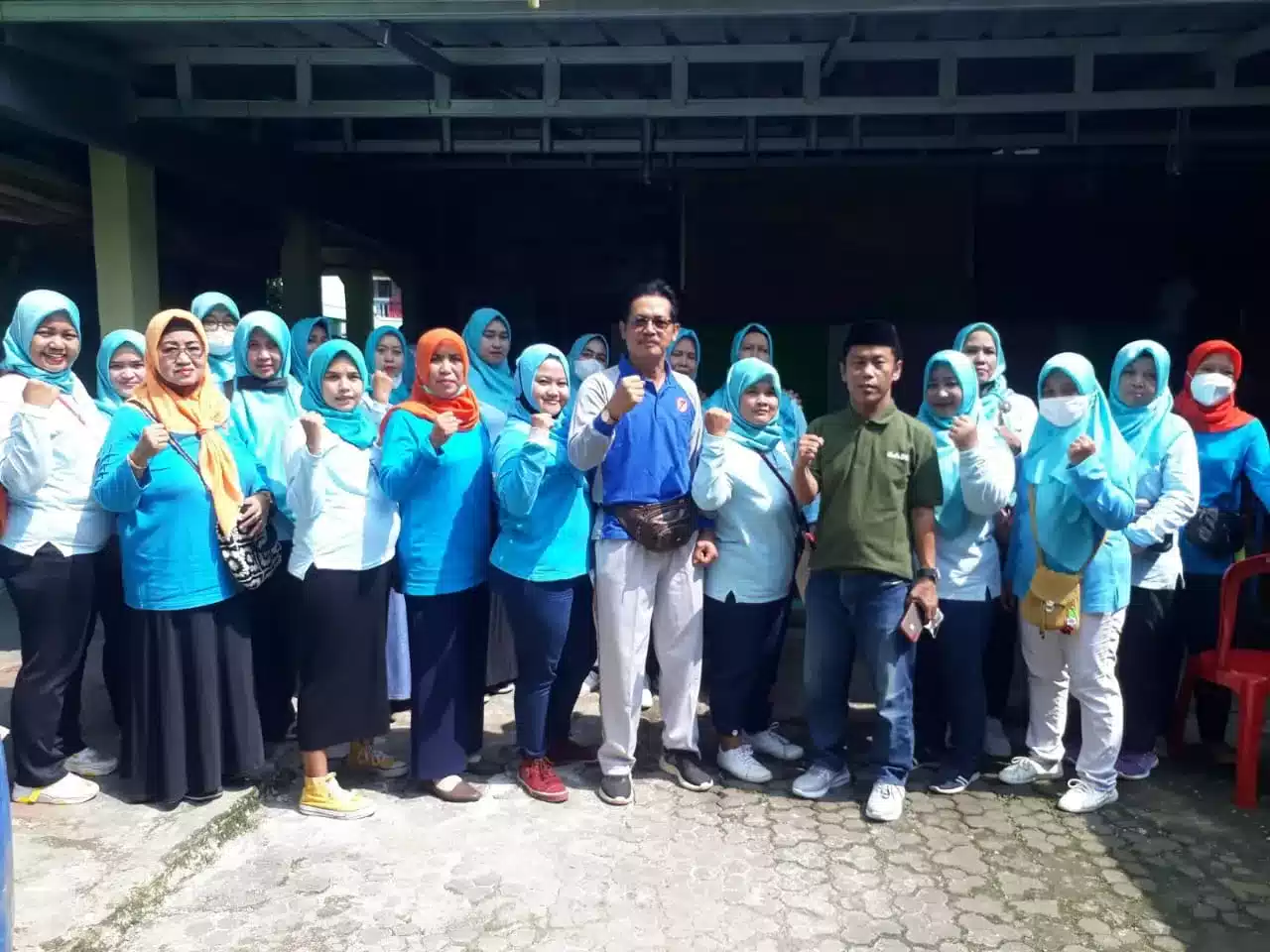 Tim Jumantik Melaksanakan Jumat Bersih di  RW06 Kelurahan Jatinegara I PojokPublik