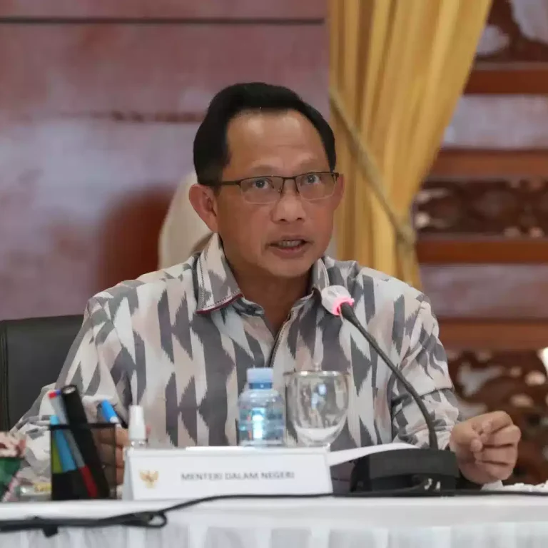 Tito Karnavian Terus Dorong Pemda Alokasikan 40 Persen Anggaran PBJ untuk Belanja Produk Dalam Negeri 9 Tito Karnavian Terus Dorong Pemda Alokasikan 40 Persen Anggaran PBJ untuk Belanja Produk Dalam Negeri