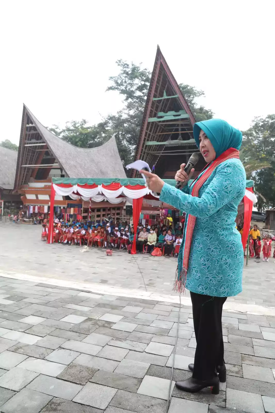 Tri Tito Karnavian Minta Orang Tua Awasi Penggunaan Gadget pada Anak I PojokPublik