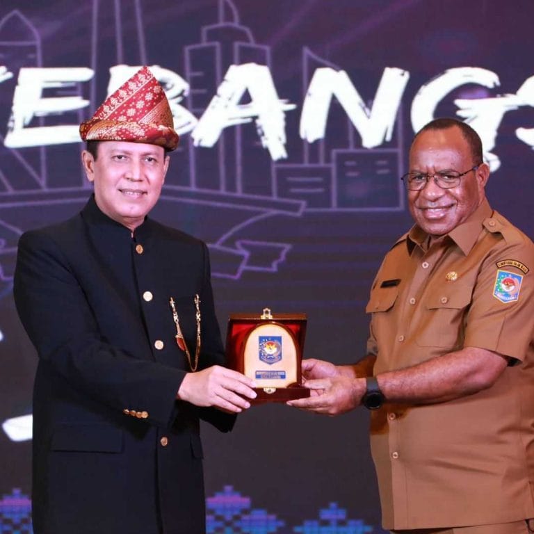 Wamendagri Tegaskan Pencegahan Ekstremisme dan Terorisme Perlu Libatkan Seluruh Elemen Masyarakat 12 Wamendagri Tegaskan Pencegahan Ekstremisme dan Terorisme Perlu Libatkan Seluruh Elemen Masyarakat