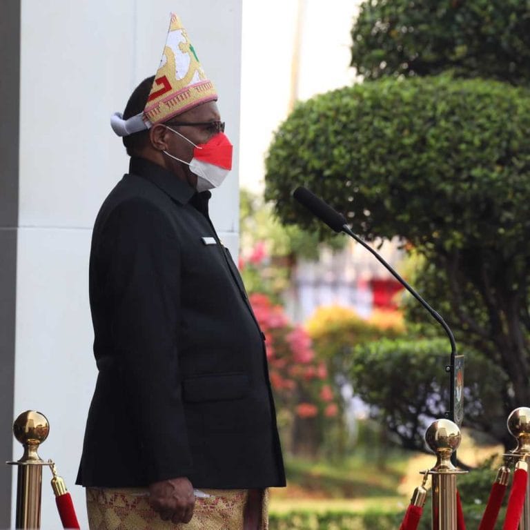 Pimpin Upacara Kenakan Pakaian Adat Lampung, Wamendagri: Bangga Orang Timur Bisa Berbaur 10 Pimpin Upacara Kenakan Pakaian Adat Lampung, Wamendagri: Bangga Orang Timur Bisa Berbaur