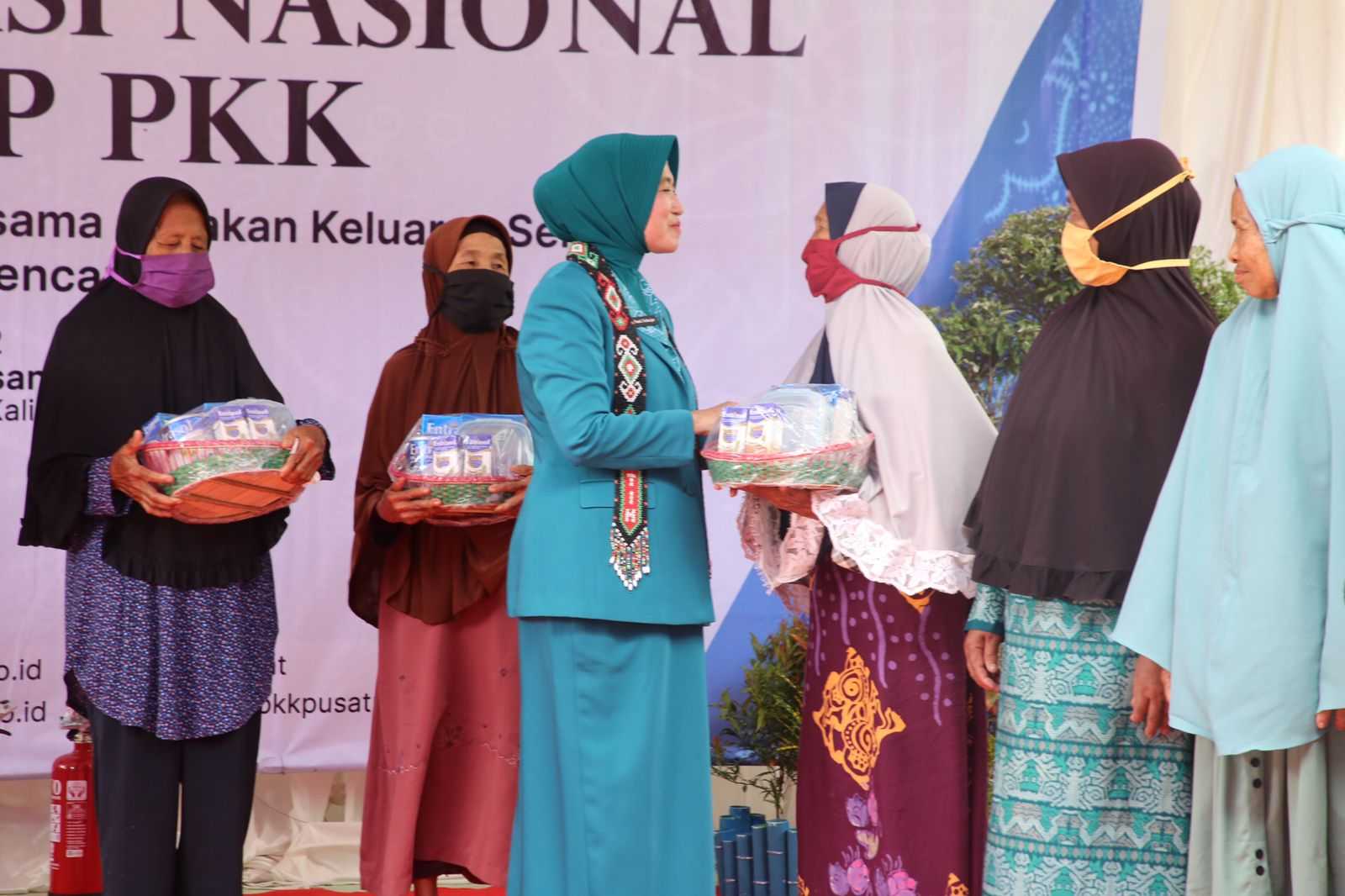Kunjungi Posyandu di Kawasan IKN, TP PKK Pusat Dorong Peningkatan Program Posyandu dan Desa Mandiri I PojokPublik