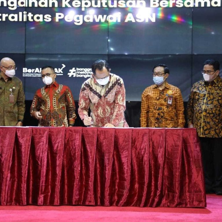 Kemendagri Tanda Tangani Keputusan Bersama terkait Netralitas ASN dalam Pemilu