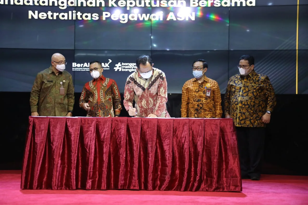 Kemendagri Tanda Tangani Keputusan Bersama terkait Netralitas ASN dalam Pemilu I PojokPublik