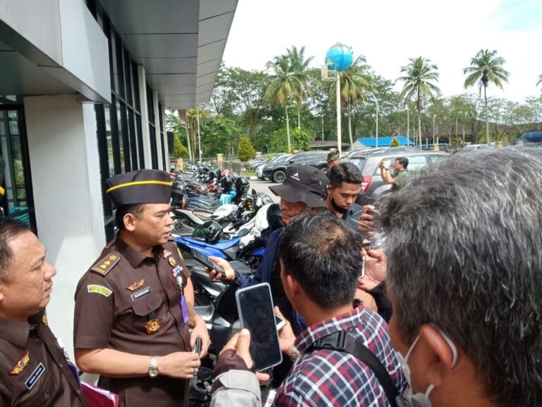 Kejati Kalbar Transparan Dalam Penanganan Perkara dan Dekat Dengan Wartawan I PojokPublik