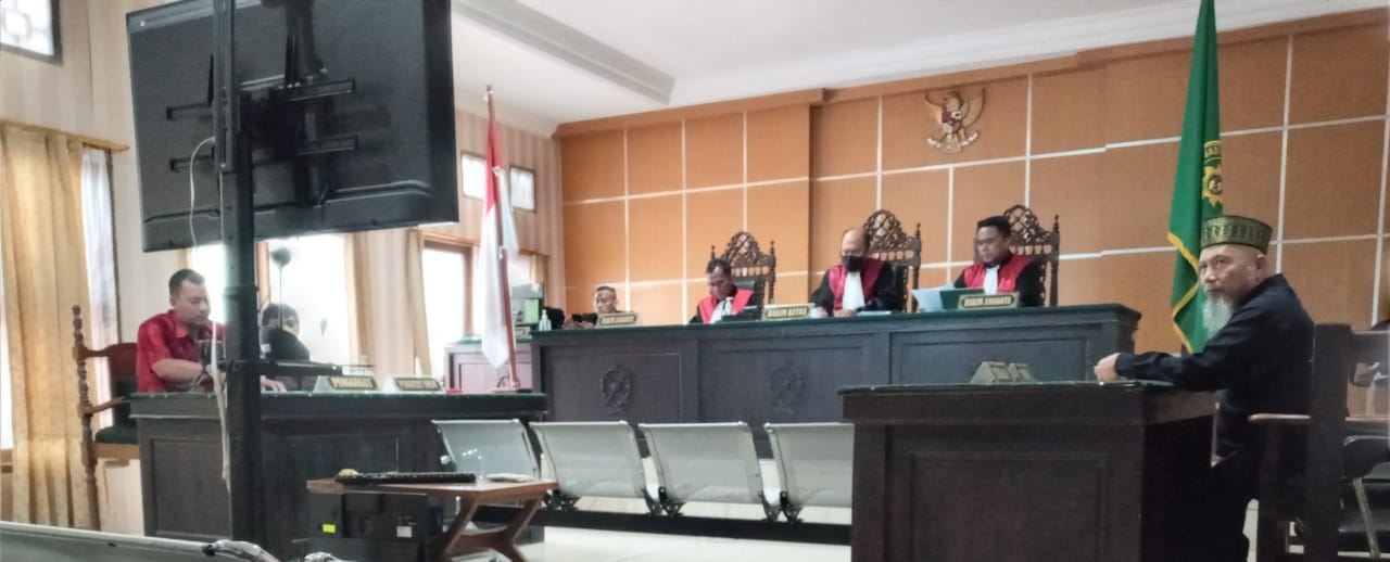 Penggugat ke Majelis di PN Samarinda, Kalian Penghianat I PojokPublik