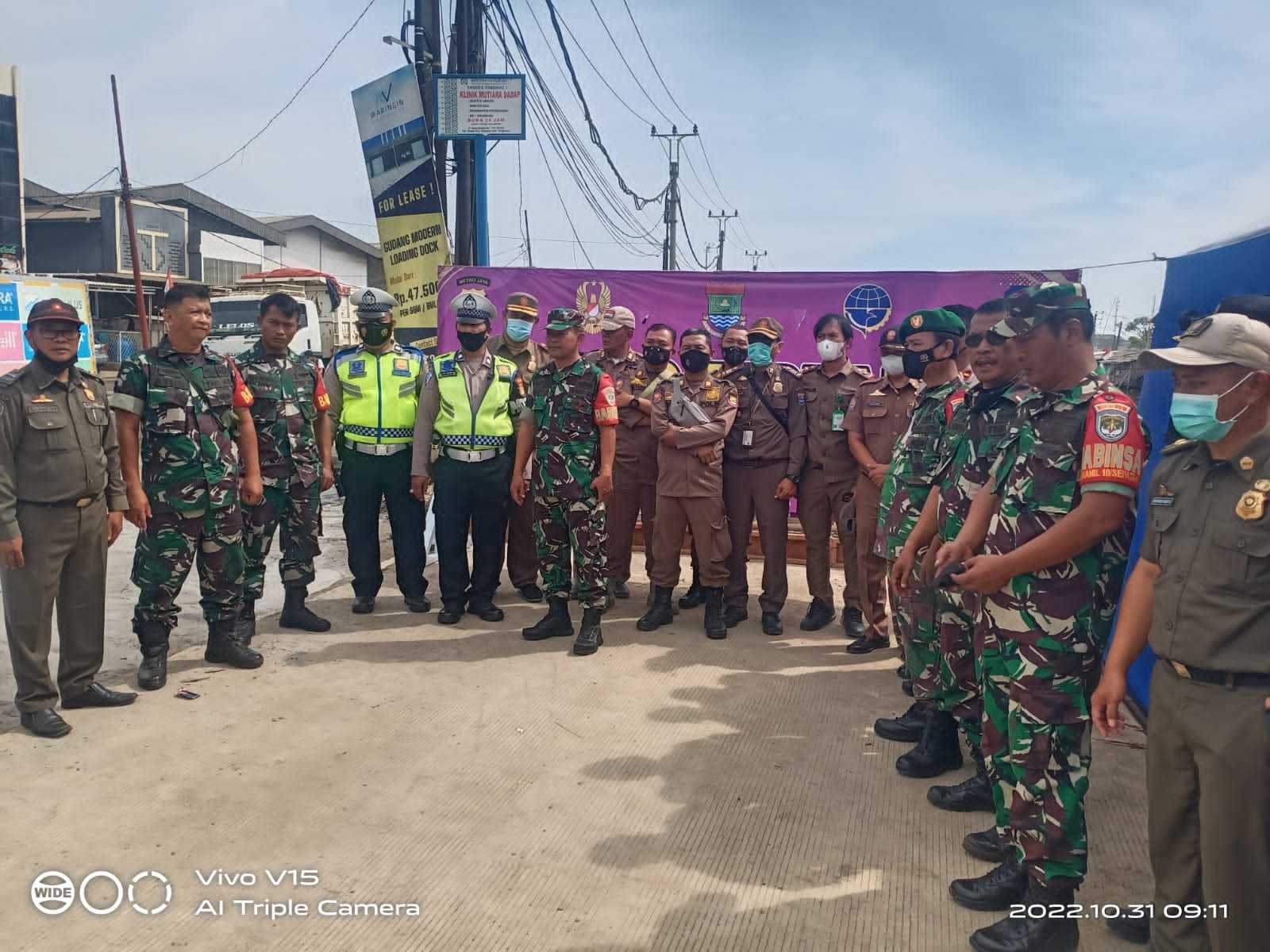 PANTAU TERUS!!! Forkompimcam Kosambi Ikut Awasi Aktivitas Truck Sumbu 3 di Siang Hari I PojokPublik