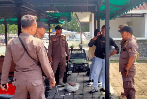 Jaga Keindahan dan Kenyamanan Alun-alun Tigaraksa, Satpol PP Lakukan Edukasi Pedagang I PojokPublik