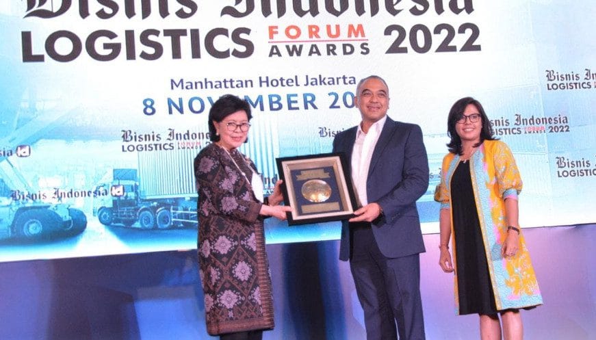 Berhasil Akselerasi Pesisir Jadi Pusat Ekonomi Hijau, Bupati Zaki Raih Penghargaan BILA 2022 I PojokPublik