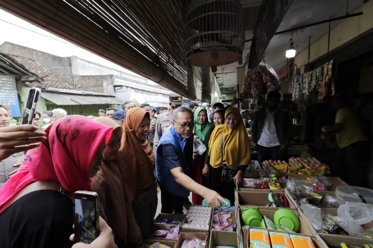 Tinjau Pasar Natar Lampung, Mendag Zulkifli Hasan: Stok dan Harga Bapok Terpantau Stabil I PojokPublik