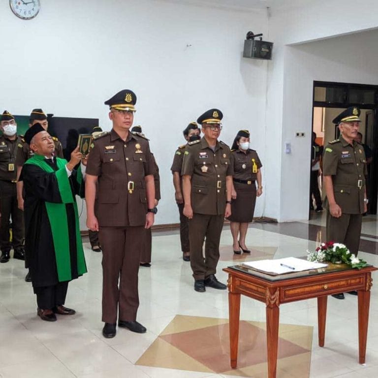 Kajari Kota Malang Ingatkan Pejabat Baru di Sertijab Pidsus dan Kasubabin 11 Kajari Kota Malang Ingatkan Pejabat Baru di Sertijab Pidsus dan Kasubabin
