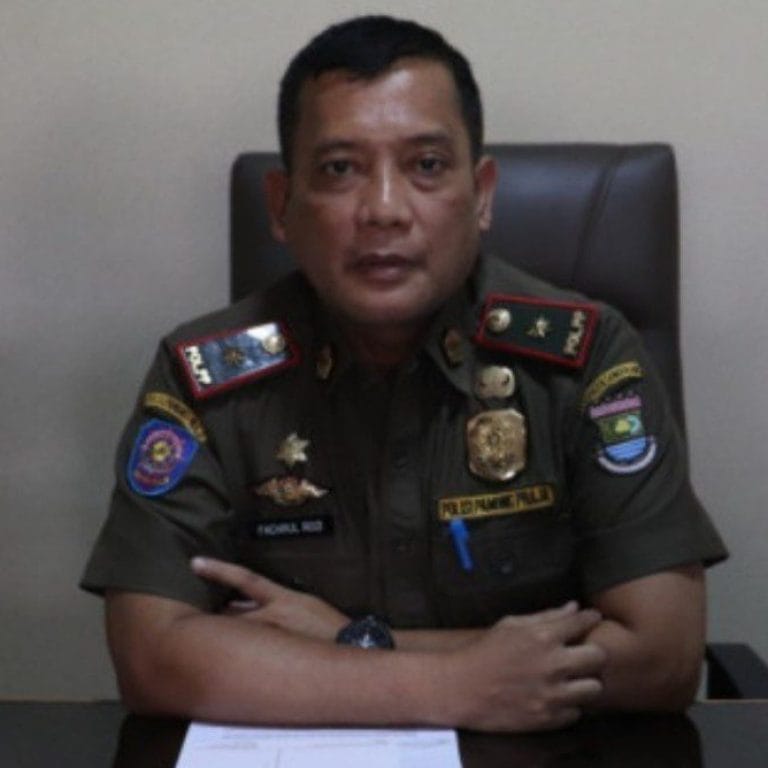 Viral Vidio Pengendara Berjatuhan di Jalan Rajeg, Satpol PP : Aktivitas Pengurugan Dihentikan