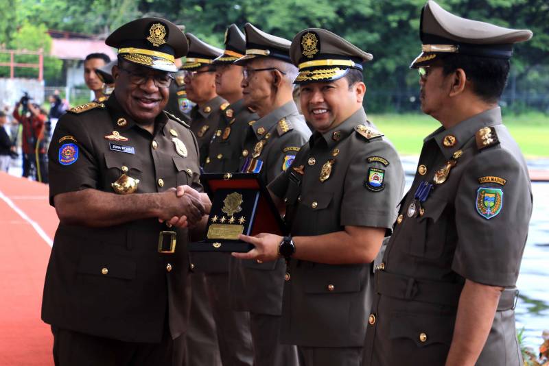 Wali Kota Terima Penghargaan Kemendagri I PojokPublik