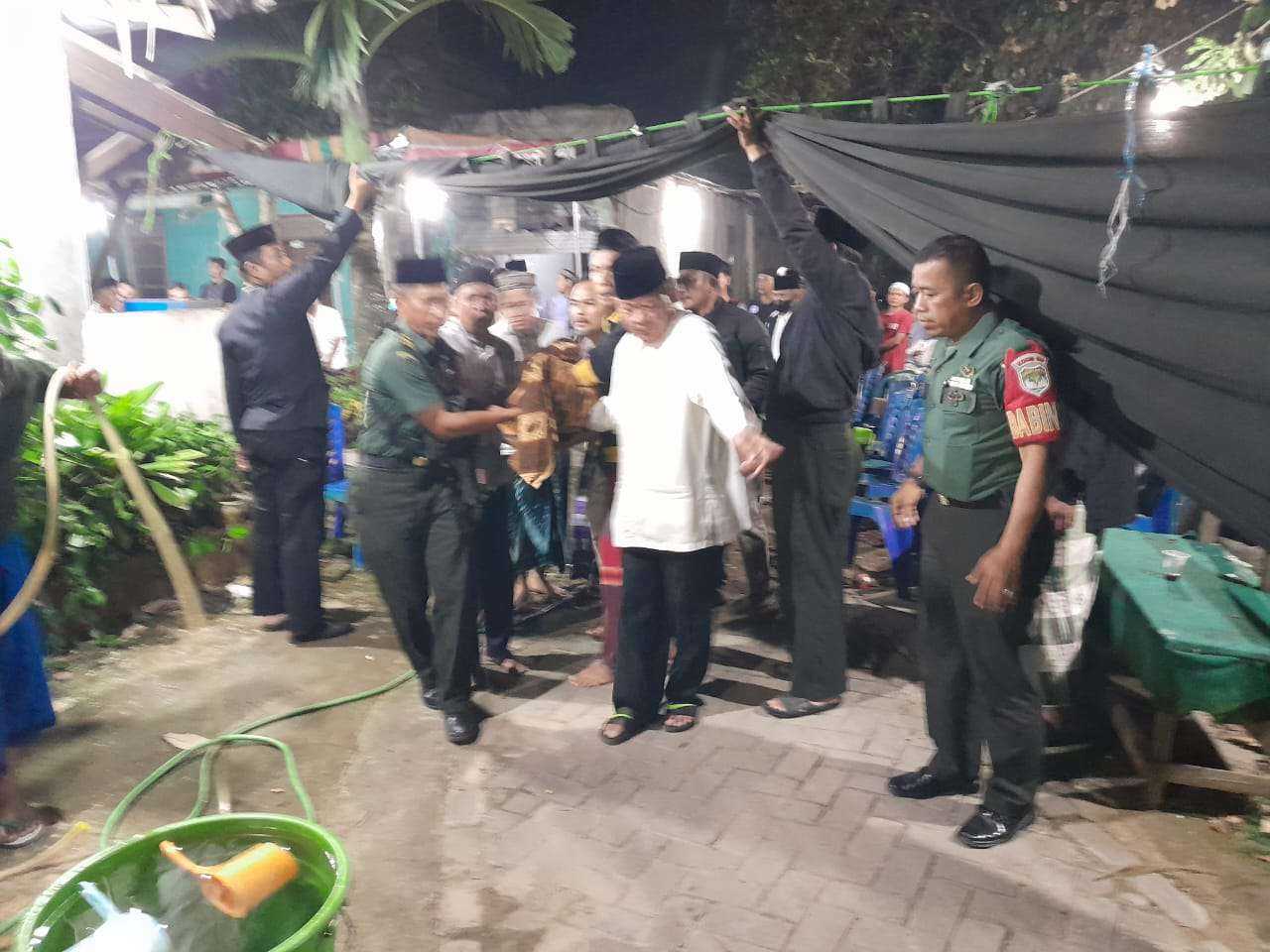 Danramil 05 Balaraja Kodim 0510 Tigaraksa Beserta Anggota Takziah Meninggalnya Almarhum Peltu Purn Bambang Trisula I PojokPublik