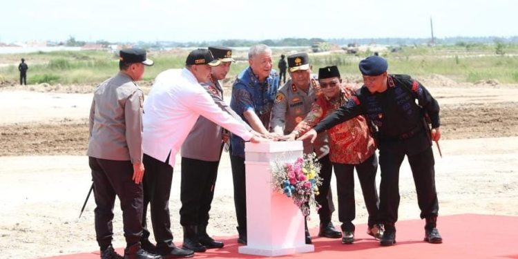 Bupati Zaki Dampingi Kapolri di Ground Breaking Batalion A Brimob I PojokPublik