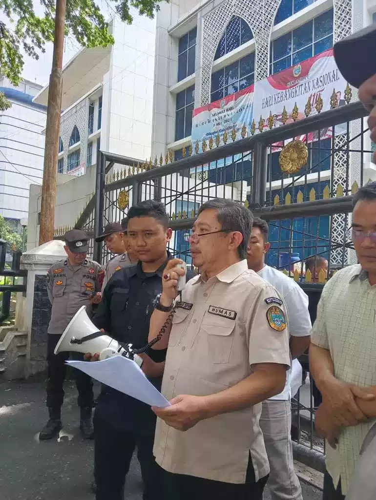 Diduga Penyalahgunaan BBM Bersubsidi Solar, Masyarakat Desak DPRD Sumut Usut PT. PET 4 Diduga Penyalahgunaan BBM Bersubsidi Solar, Masyarakat Desak DPRD Sumut Usut PT. PET I PojokPublik