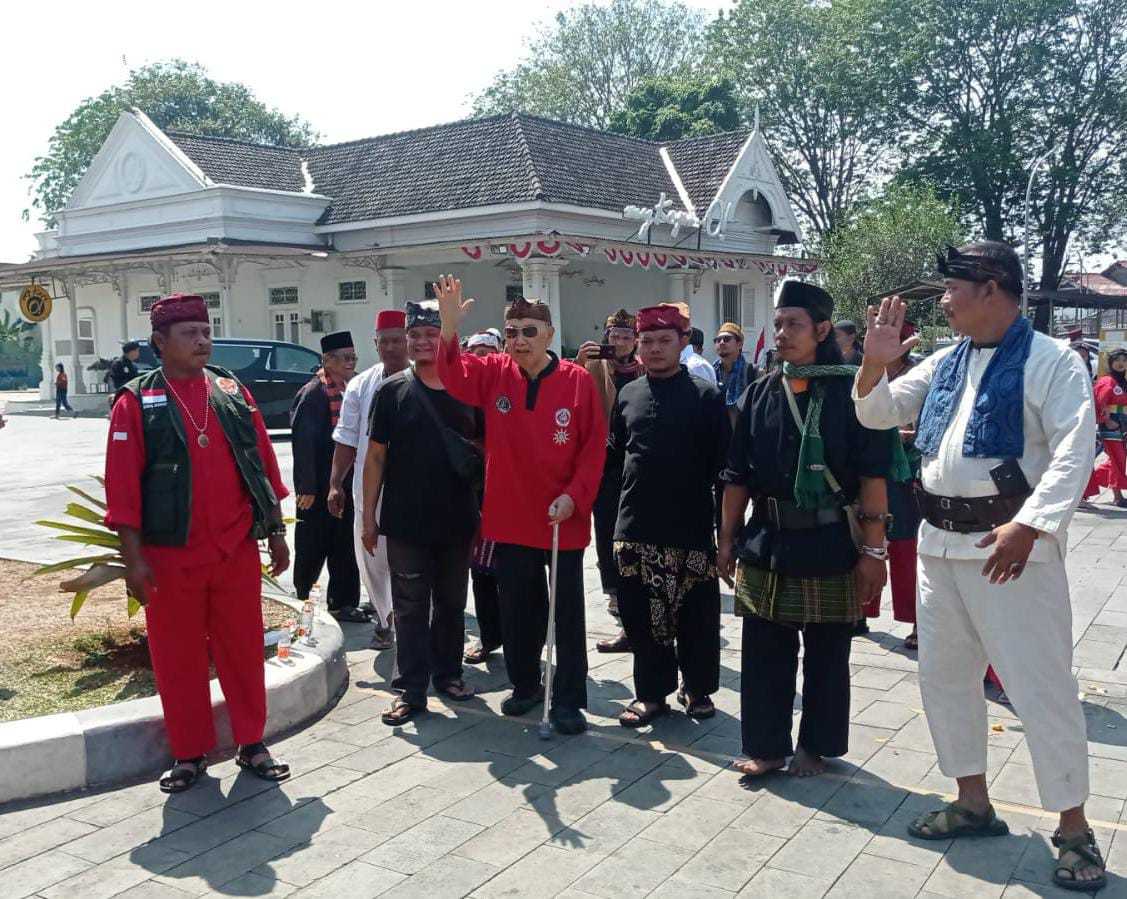 Upacara Bendera Ala Jawara Bekasi Hanya Satu - satunya di Dunia & Menjadi Kebanggaan Masyarakat Bekasi 1 Upacara Bendera Ala Jawara Bekasi Hanya Satu - satunya di Dunia & Menjadi Kebanggaan Masyarakat Bekasi I PojokPublik