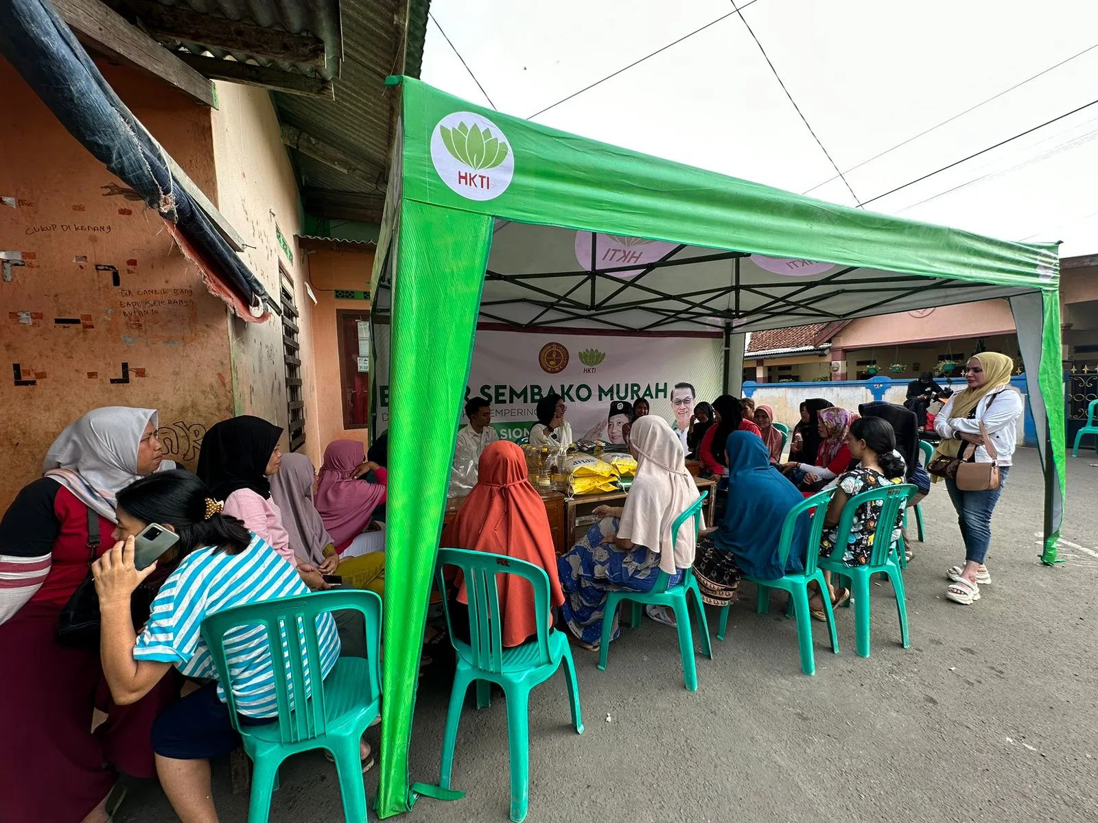 Camellia Panduwinata Gelar Bazar Murah