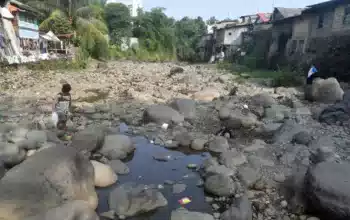 Sungai, Bendungan dan Sumur Kian Kering, 220.000 Warga Bogor Mengalami Kekeringan 5 Sungai Ciliwung Bogor Kering