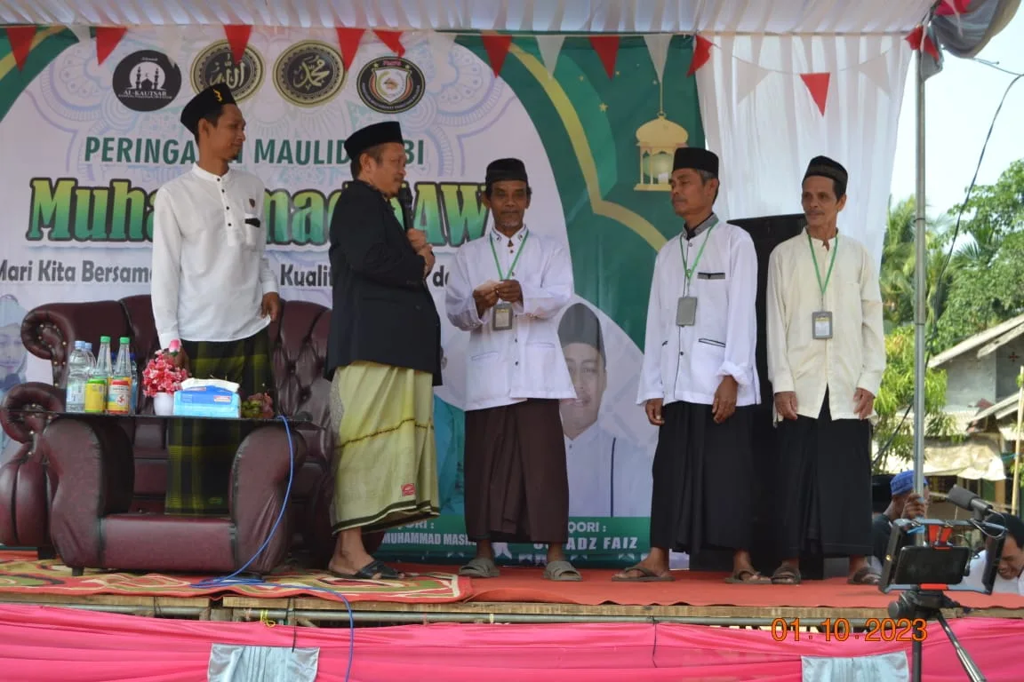 Maulidan di kampung Pamatang Bulagor sukses datangkan Habib Reza namun dirinya memilih turun dari panggung I PojokPublik