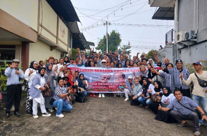 Relawan Ganjar Mahfud 2024 Deklarasi Kota Padang Bersama Forlop Indonesia dan Harmoni Indonesia I PojokPublik