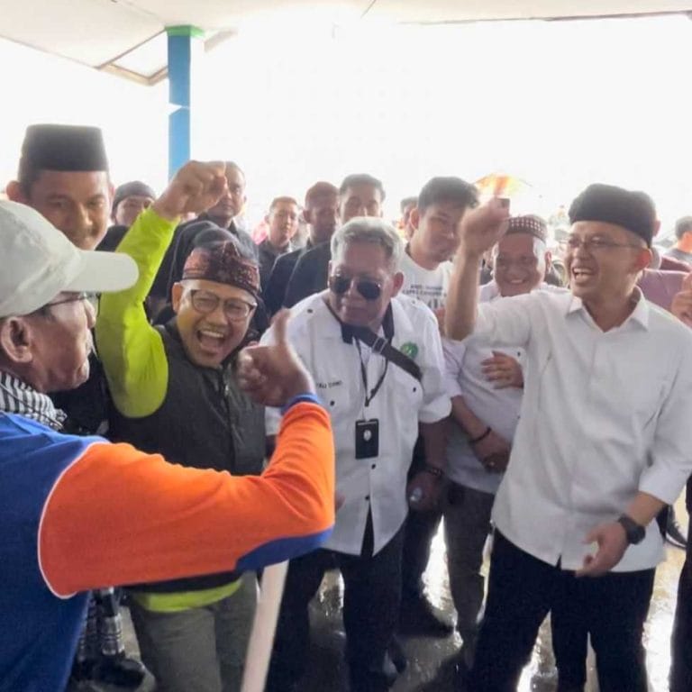 Lucunya Saat Gus Imin dan Kiai Maman Adu Lelang Ikan Nelayan 7 Lucunya Saat Gus Imin dan Kiai Maman Adu Lelang Ikan Nelayan