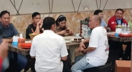 Pastikan Gibran Menang, Kaesang Ngopi Pagi dan Sarapan Bareng Relawan Jokowi di Banten I PojokPublik